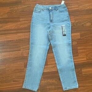 High Rise Light Wash Mom Jeans Juniors 3 NEW 90’s Style Casual Hip No Boundaries